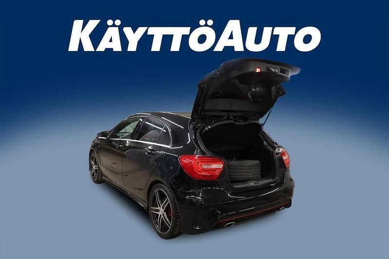 Käytetty Mercedes A250 Sport 211 HP (155 kW) 2015 Musta Viistoperä