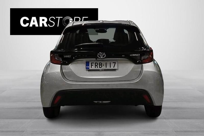 Käytetty Toyota Yaris Hybrid Active 116 HP (85 kW) 2021 Viistoperä