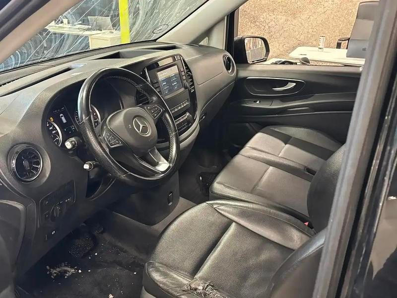 Käytetty Mercedes Vito 136 HP (100 kW) 2021 Musta Van