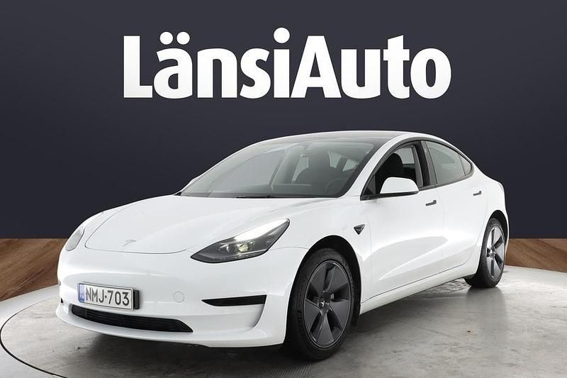 Valkoinen Käytetty 2022 Tesla Model 3 RWD Sedan | 28 690 € (Perustarjous) - Kuva 1/2