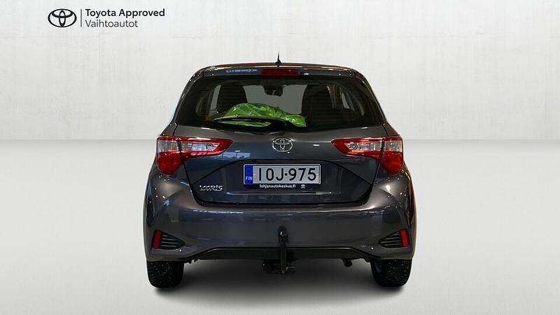 Käytetty Toyota Yaris Multidrive S 112 HP (82 kW) 2018 Harmaa Viistoperä