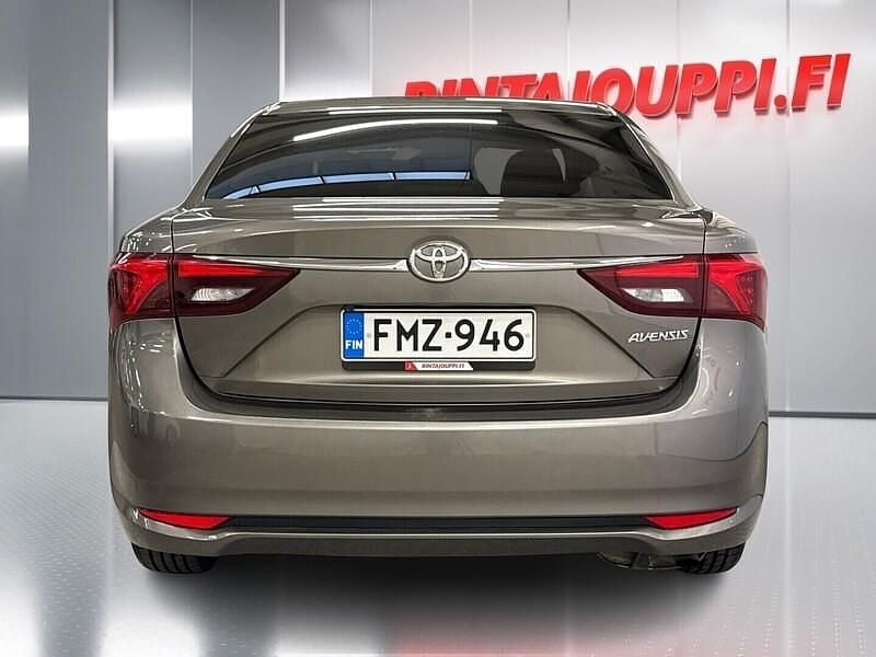 Käytetty Toyota Avensis Multidrive S 147 HP (108 kW) 2018 Harmaa Sedan