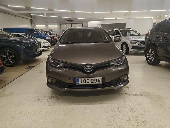 Käytetty Toyota Auris Active 98 HP (72 kW) 2018 Harmaa Viistoperä