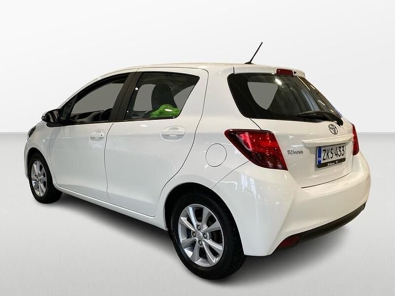 Käytetty Toyota Yaris Active 99 HP (72 kW) 2015 Valkoinen Viistoperä