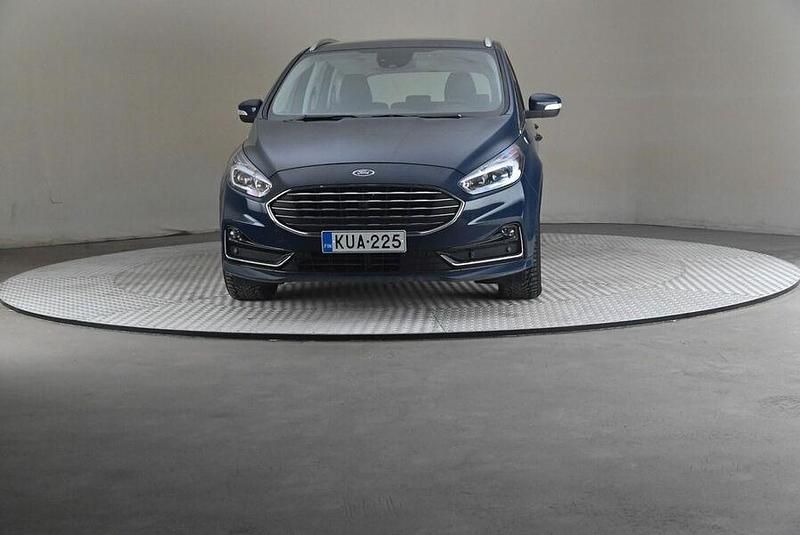 Käytetty Ford S-MAX Titanium 190 HP (139 kW) 2021 Tila-auto