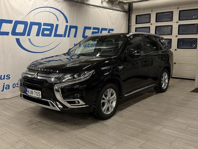 Käytetty Mitsubishi Outlander P-HEV Instyle 135 HP (99 kW) 2019 Katumaasturi