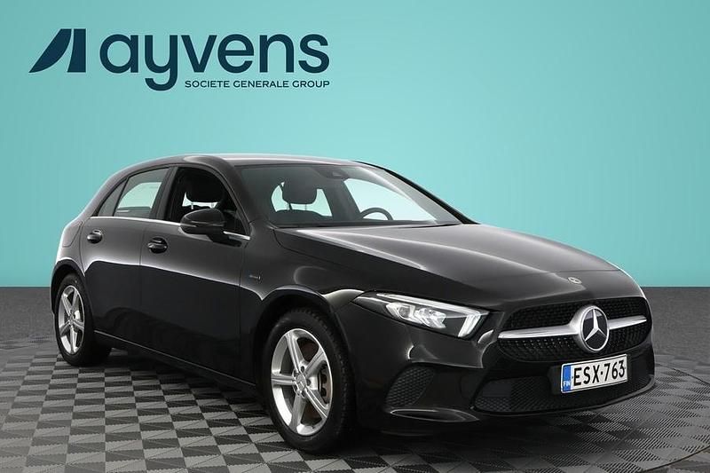 Käytetty Mercedes A250 Business 160 HP (117 kW) 2021 Musta Viistoperä