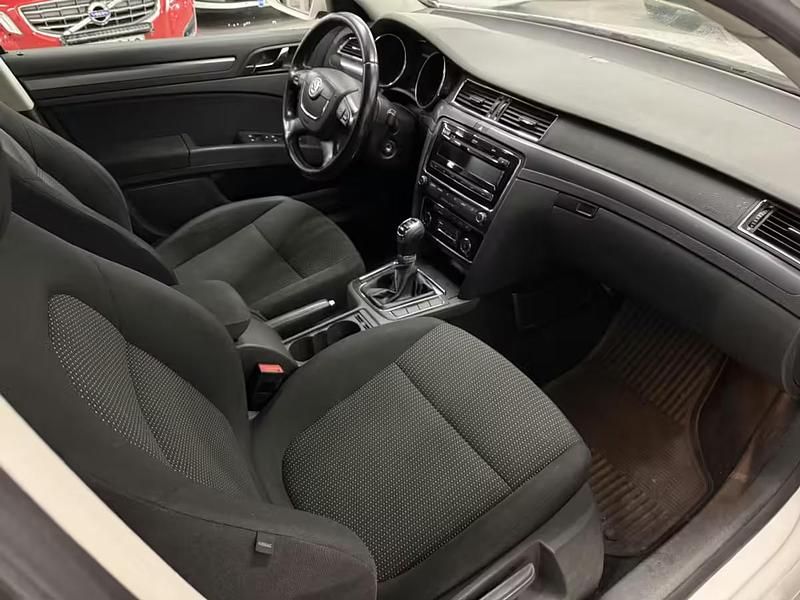 Käytetty Skoda Superb Comfort 140 HP (102 kW) 2010 Farmari