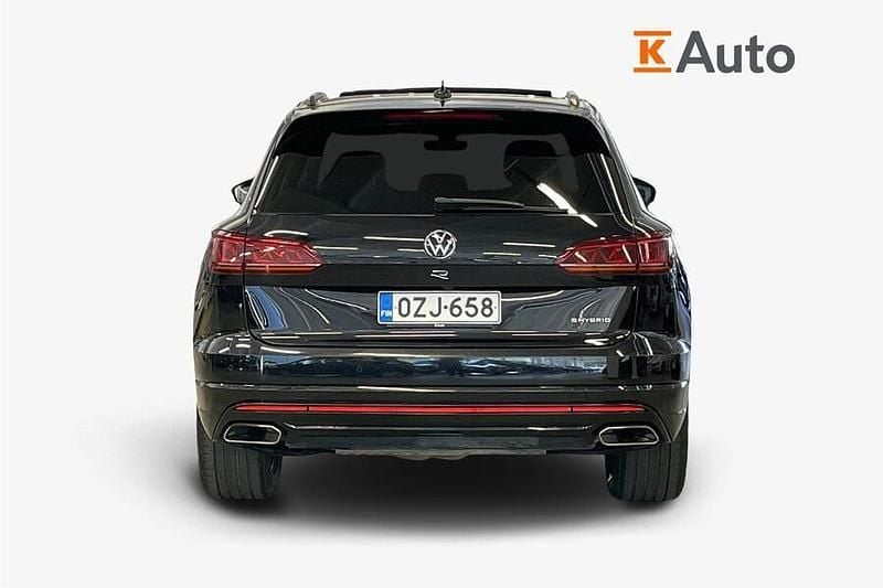 Käytetty VW Touareg R 340 HP (250 kW) 2020 Musta Katumaasturi