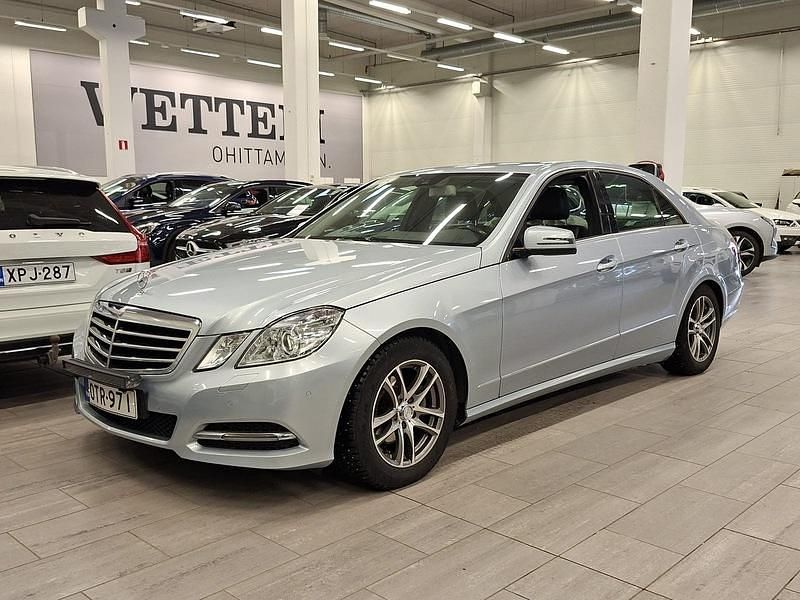 Käytetty Mercedes E200 Premium 136 HP (100 kW) 2013 Harmaa Sedan