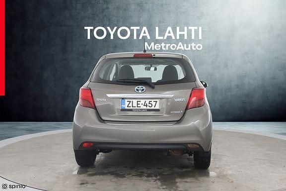 Käytetty Toyota Yaris Active 72 HP (52 kW) 2016 Harmaa Viistoperä