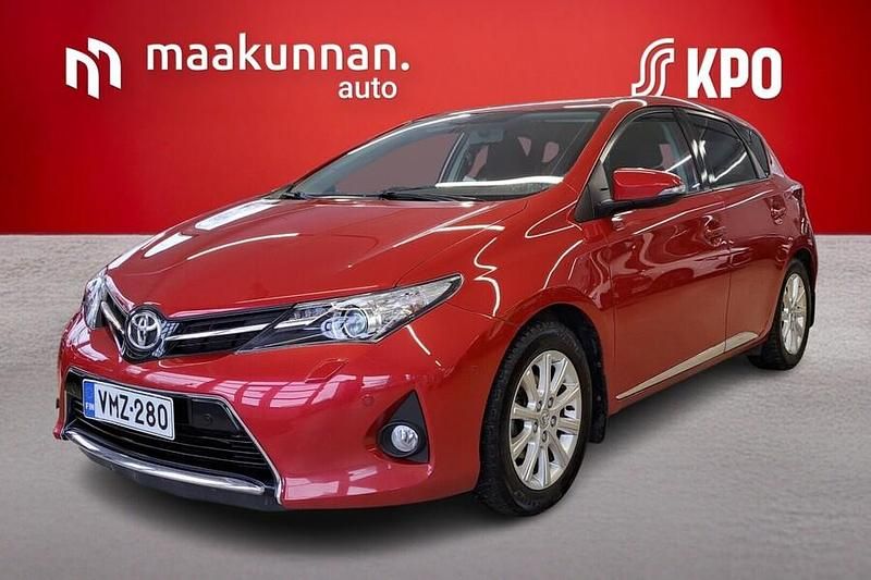 Punainen Käytetty 2013 Toyota Auris Style Viistoperä | 14 900 € (Hyvä tarjous) - Kuva 1/4