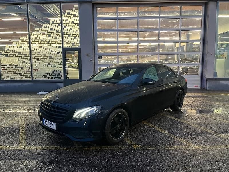 Musta Käytetty 2019 Mercedes E200 Night Sedan | 18 900 € (Hyvä tarjous) - Kuva 1/3