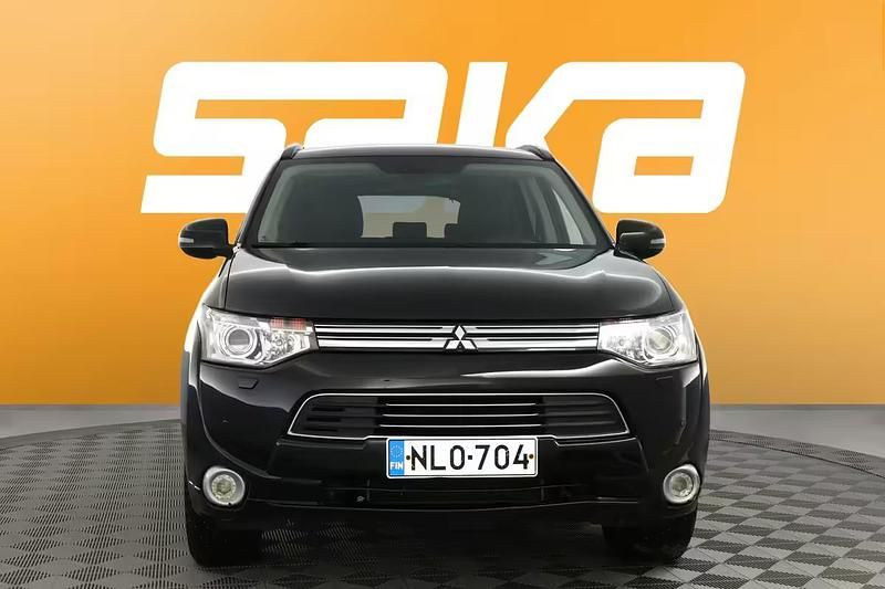 Käytetty Mitsubishi Outlander P-HEV Instyle 163 HP (119 kW) 2014 Farmari