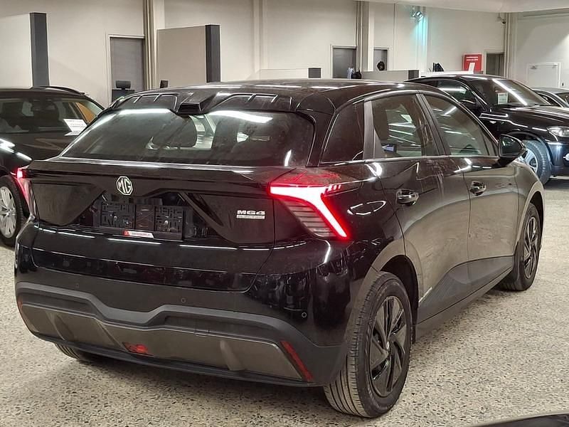 Käytetty MG MG4 EV 125 kW (170 HP) 2023 Musta Viistoperä