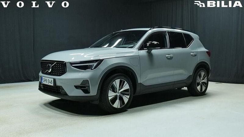 Käytetty Volvo XC40 Plus 211 HP (155 kW) 2024 Harmaa Katumaasturi