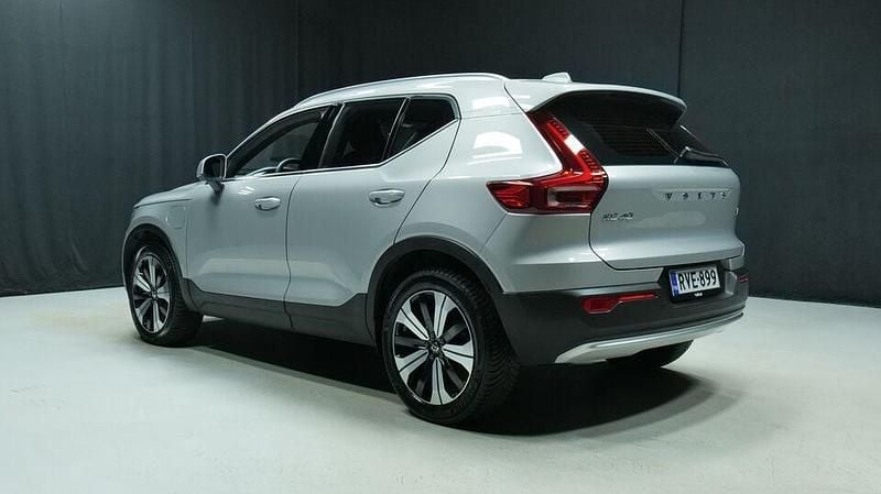 Käytetty Volvo XC40 Plus 211 HP (155 kW) 2023 Harmaa Katumaasturi