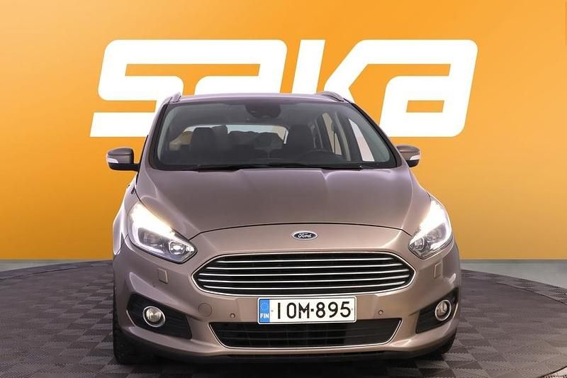 Käytetty Ford S-MAX Titanium 150 HP (110 kW) 2018 Tila-auto