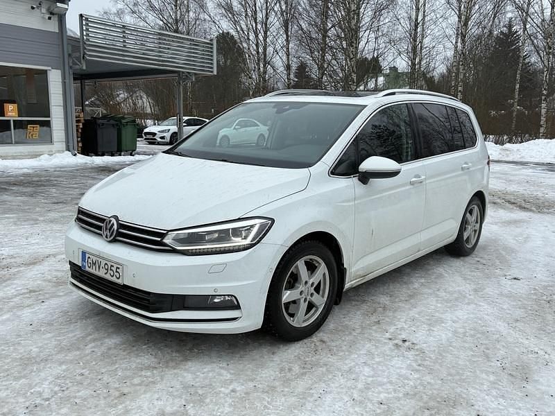 Käytetty VW Touran Highline 116 HP (85 kW) 2018 Tila-auto
