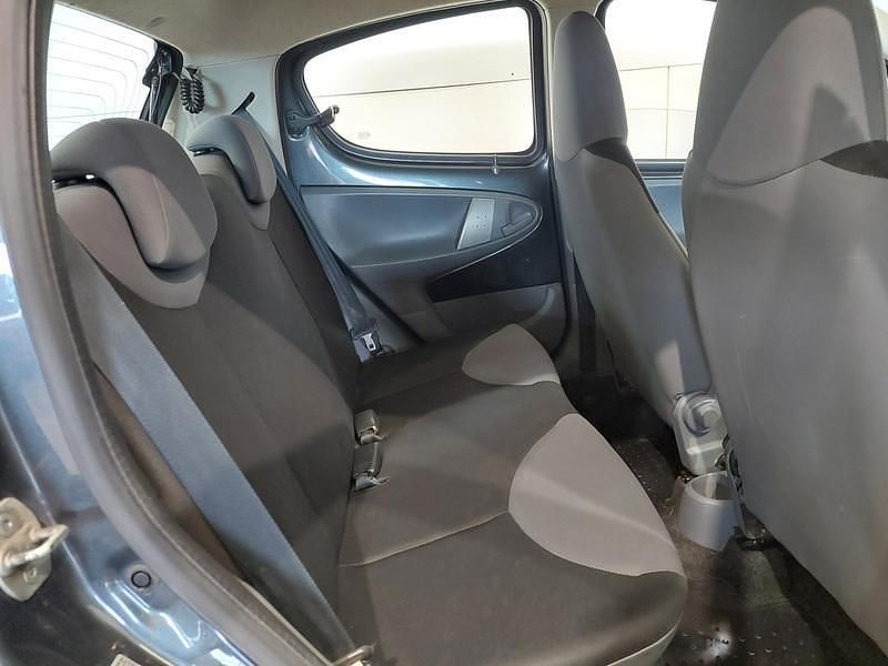 Käytetty Peugeot 107 Access 68 HP (50 kW) 2011 Harmaa Viistoperä