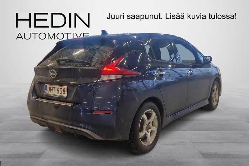 Käytetty Nissan Leaf Tekna 160 kW (218 HP) 2022 Sininen Viistoperä