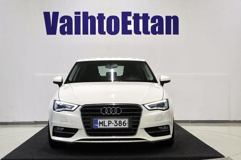 Käytetty Audi A3 Sportback Business 150 HP (110 kW) 2013 Valkoinen Viistoperä