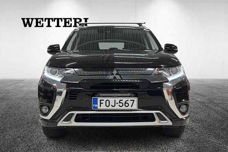 Käytetty Mitsubishi Outlander P-HEV Invite 135 HP (99 kW) 2021 Katumaasturi