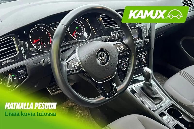 Käytetty VW Golf VII Allstar 110 HP (80 kW) 2016 Sininen Sedan