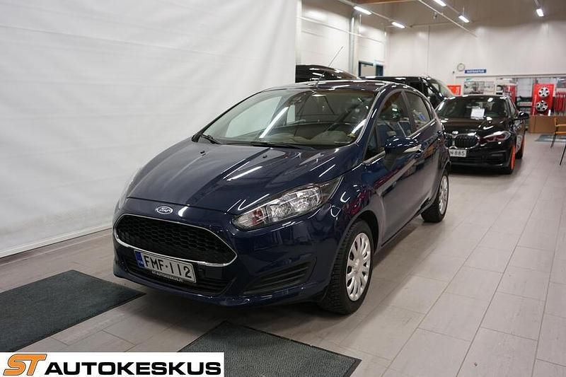 Käytetty Ford Fiesta Trend 65 HP (47 kW) 2016 Sininen Viistoperä