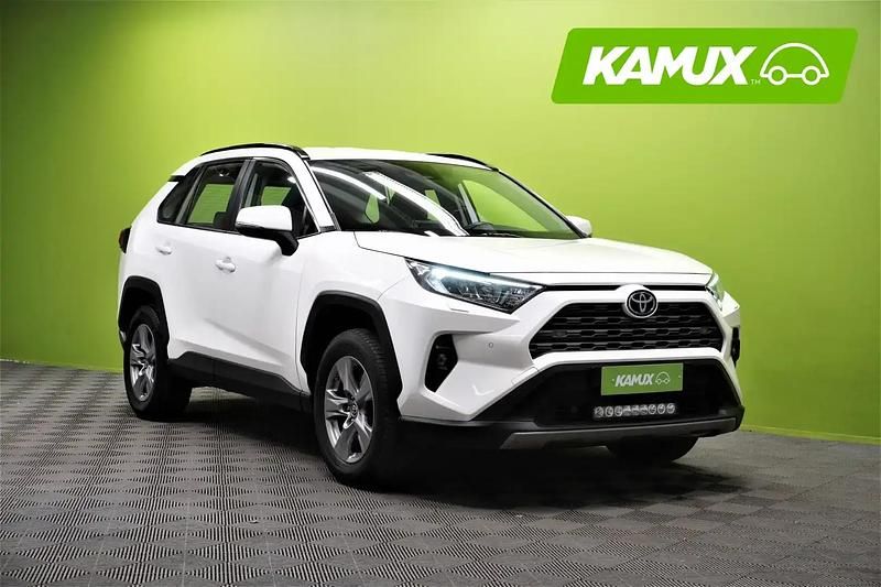 Valkoinen Käytetty 2022 Toyota RAV4 Hybrid Active Katumaasturi | 32 990 € (Supertarjous) - Kuva 1/4