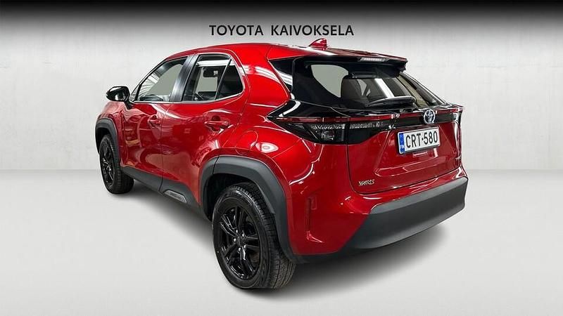 Käytetty Toyota Yaris Cross Active 116 HP (85 kW) 2024 Punainen Katumaasturi