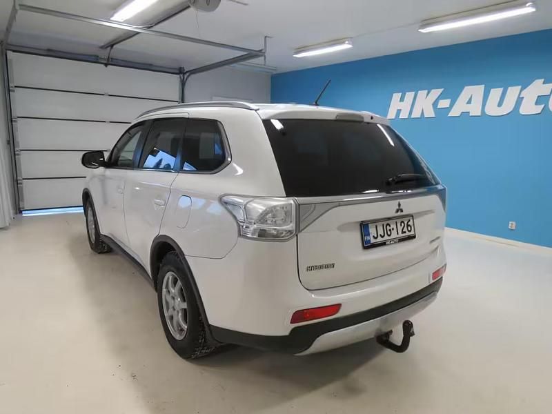 Käytetty Mitsubishi Outlander Intense 150 HP (110 kW) 2014 Katumaasturi