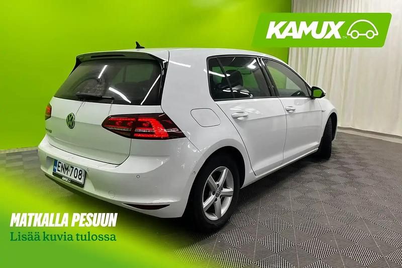 Käytetty VW Golf 85 kW (116 HP) 2015 Valkoinen Sedan