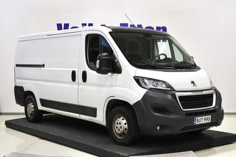 Käytetty Peugeot Boxer Allure 131 HP (96 kW) 2019 Punainen Van