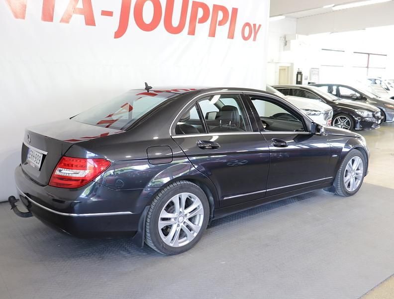 Käytetty Mercedes C220 Avantgarde 170 HP (125 kW) 2012 Sedan