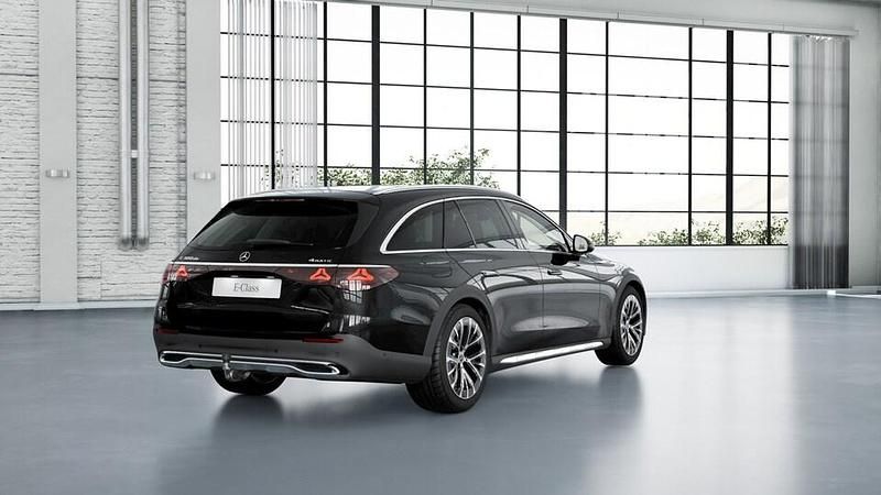 Käytetty Mercedes E300 Premium 197 HP (144 kW) 2024 Musta Farmari