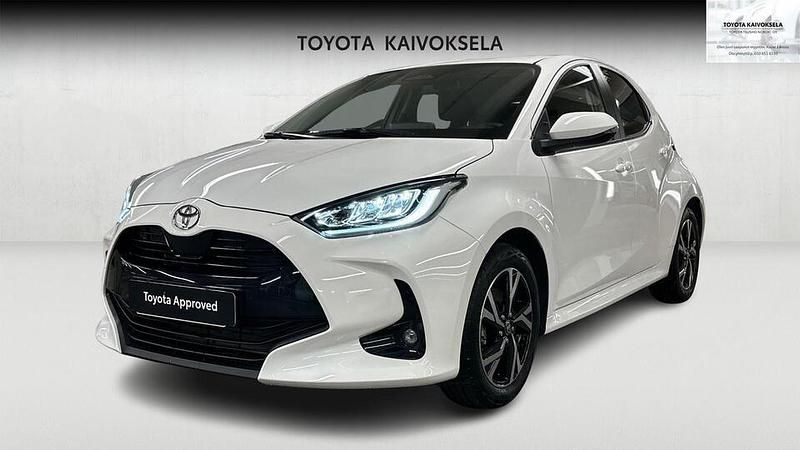 Valkoinen Käytetty 2024 Toyota Yaris Hybrid Plus Viistoperä | 24 490 € (Hyvä tarjous) - Kuva 1/4