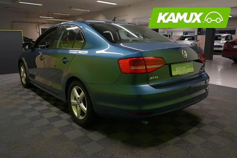 Käytetty VW Jetta Comfortline 125 HP (91 kW) 2015 Sininen Sedan