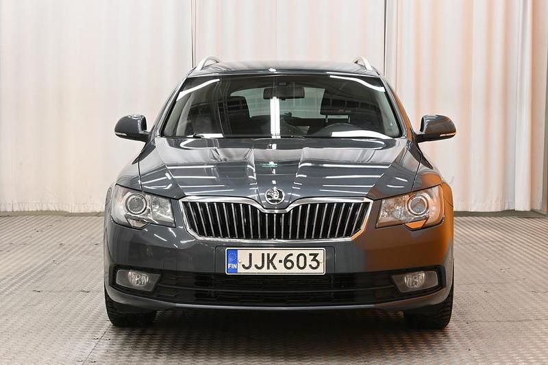 Käytetty Skoda Superb Active 170 HP (125 kW) 2014 Farmari