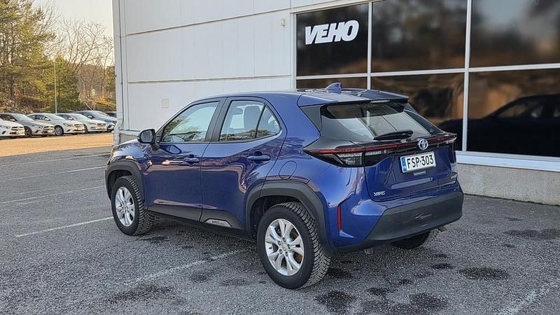 Käytetty Toyota Yaris Cross Active 116 HP (85 kW) 2022 Sininen Katumaasturi