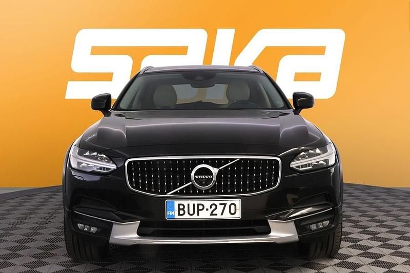 Käytetty Volvo V90 CC Business Edition 235 HP (172 kW) 2017 Farmari