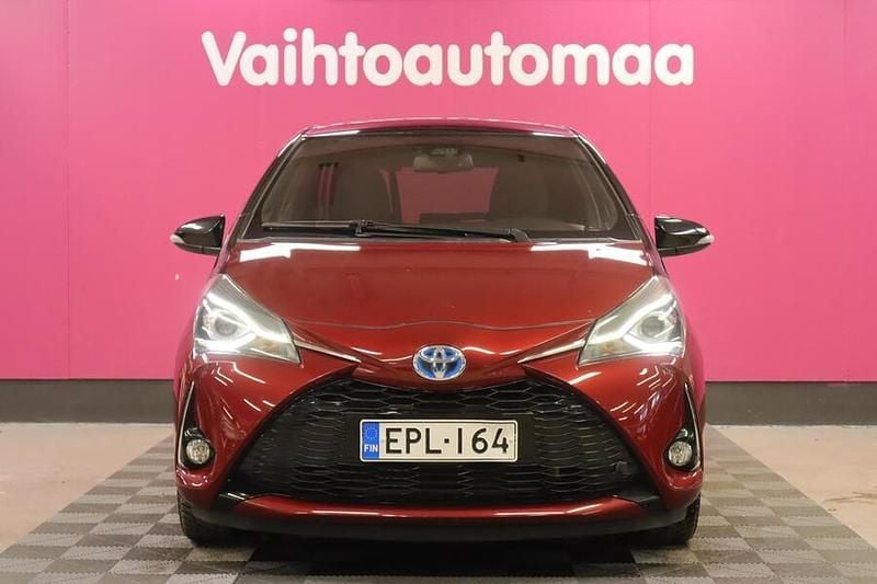 Käytetty Toyota Yaris Hybrid Style 73 HP (53 kW) 2018 Viistoperä