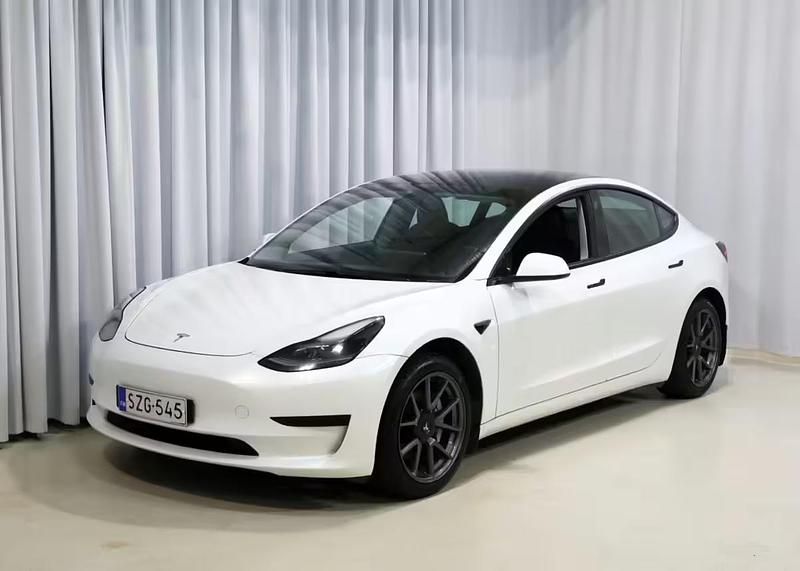 Käytetty Tesla Model 3 Standard Range Plus 208 kW (283 HP) 2021 Sedan