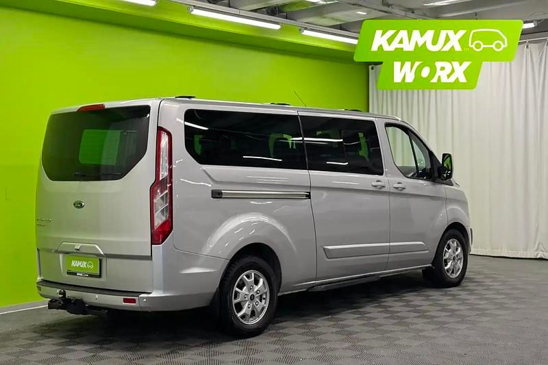 Käytetty Ford Tourneo Titanium 131 HP (96 kW) 2016 Hopea / harmaa Tila-auto
