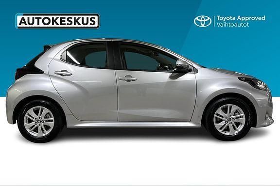 Käytetty Toyota Yaris Active 114 HP (83 kW) 2024 Hopea Viistoperä