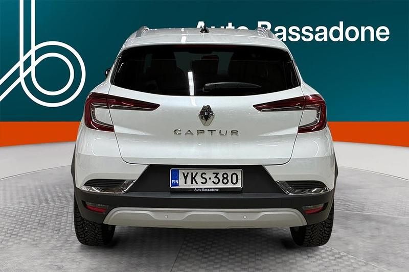 Käytetty Renault Captur Intens 140 HP (102 kW) 2022 Katumaasturi