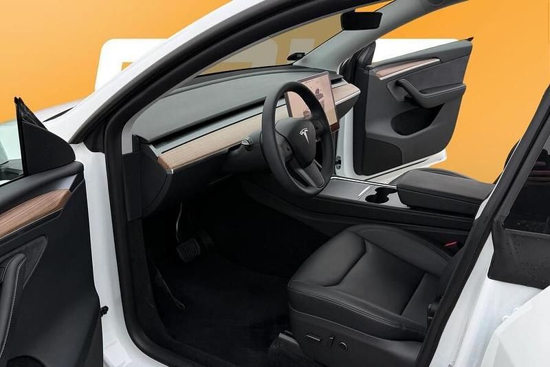 Käytetty Tesla Model Y RWD 219 kW (299 HP) 2023 Katumaasturi