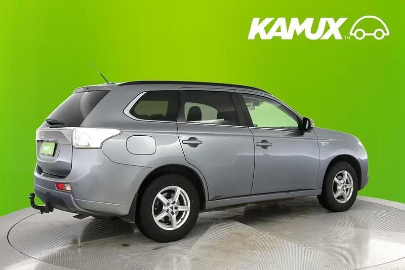 Käytetty Mitsubishi Outlander P-HEV Instyle 121 HP (88 kW) 2014 Hopea / harmaa Farmari