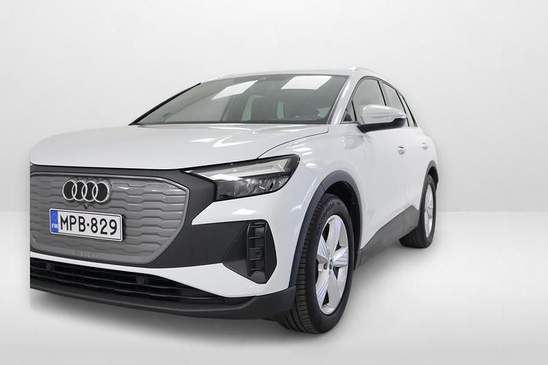 Käytetty Audi Q4 e-tron Sport 264 kW (360 HP) 2023 Met. valkoinen Katumaasturi
