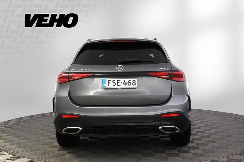 Käytetty Mercedes GLC300e Advanced Plus 313 HP (230 kW) 2023 Harmaa Katumaasturi